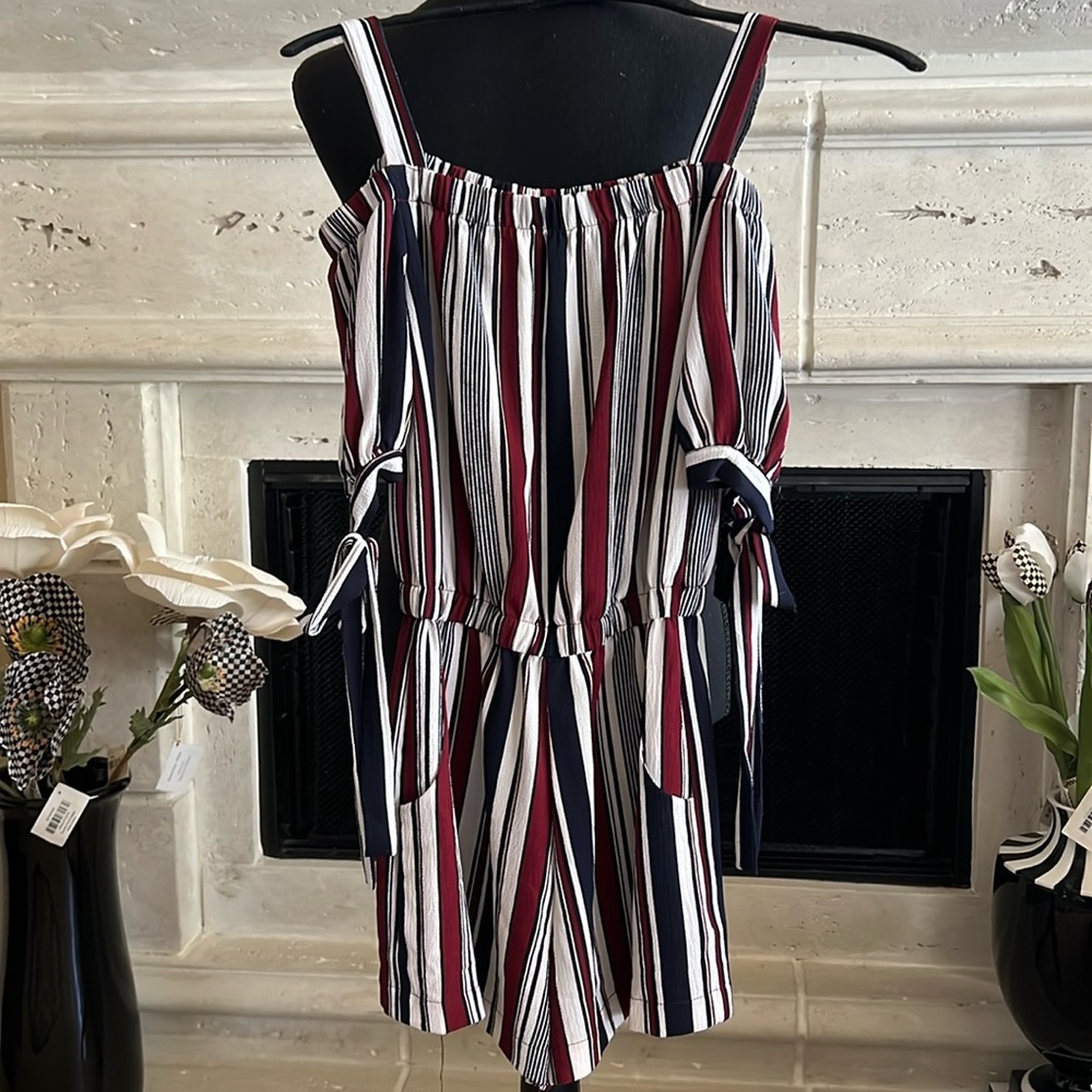 Stilettos cold shoulder shorts romper